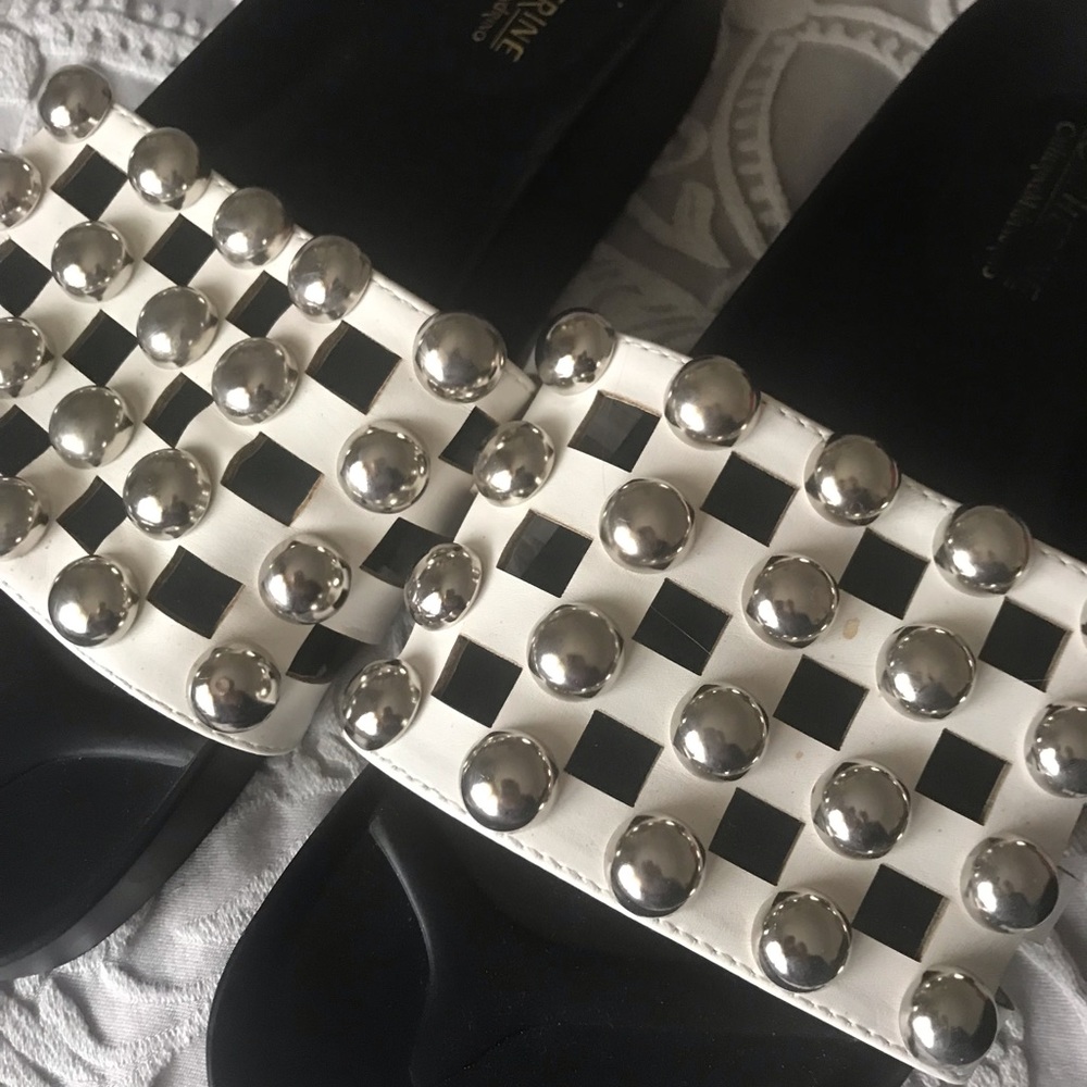 Studded slides - Picture 2 of 4